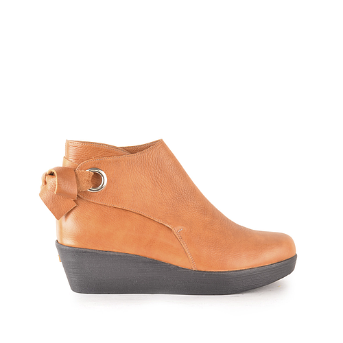 BOTIN SCARLET